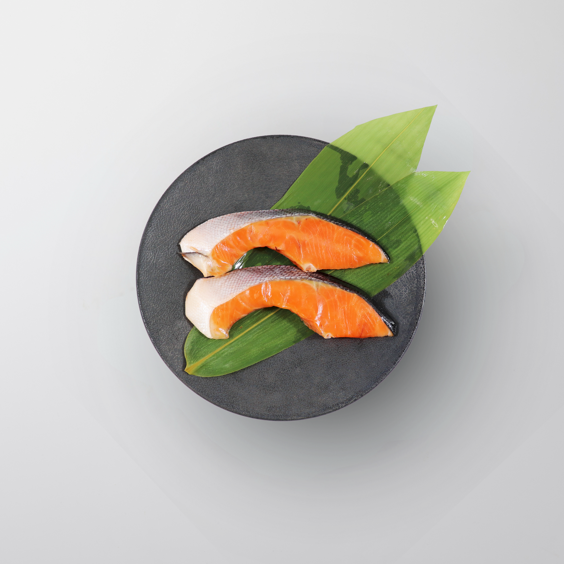 新商品】極厚塩銀鮭 – ヤマカ水産